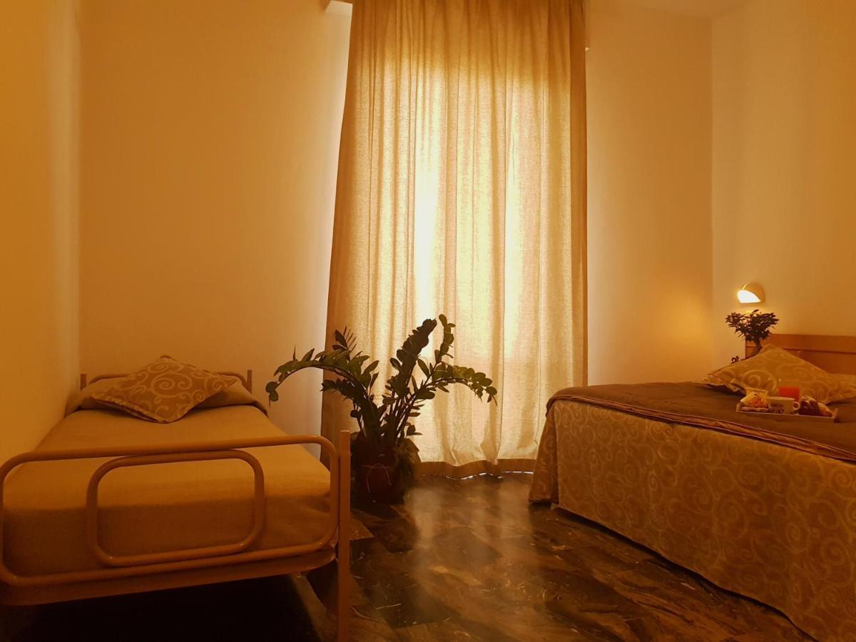 Hotel Romantica Римини Екстериор снимка