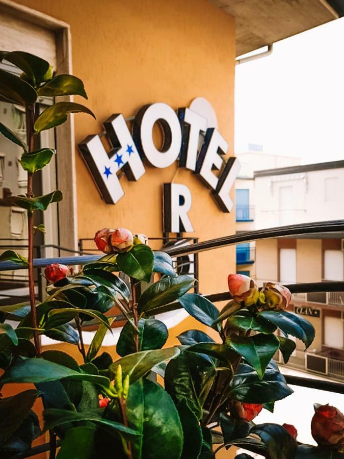 Hotel Romantica Римини Екстериор снимка
